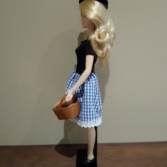 Mint 2012 Barbie Passport Dolls of the World – France - Picture 3 of 6